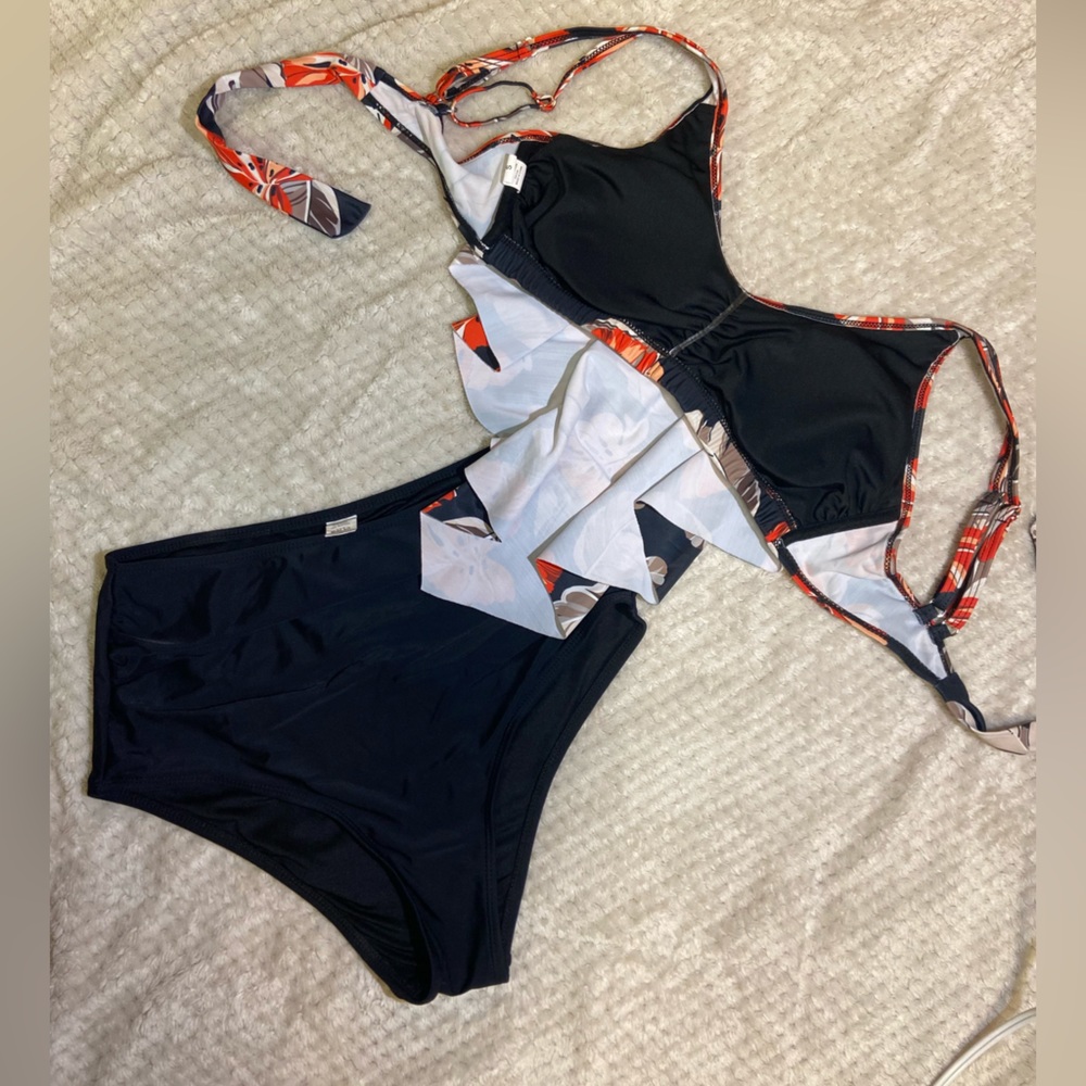 Size: Small Women’s Floral Bathing Suit